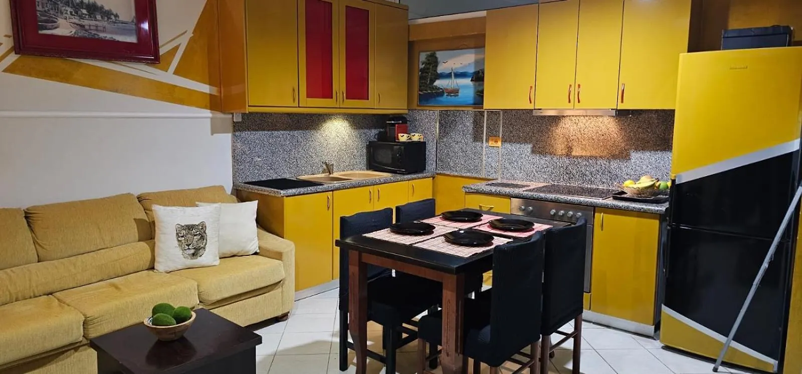 African Sea View Apartment Sarandë