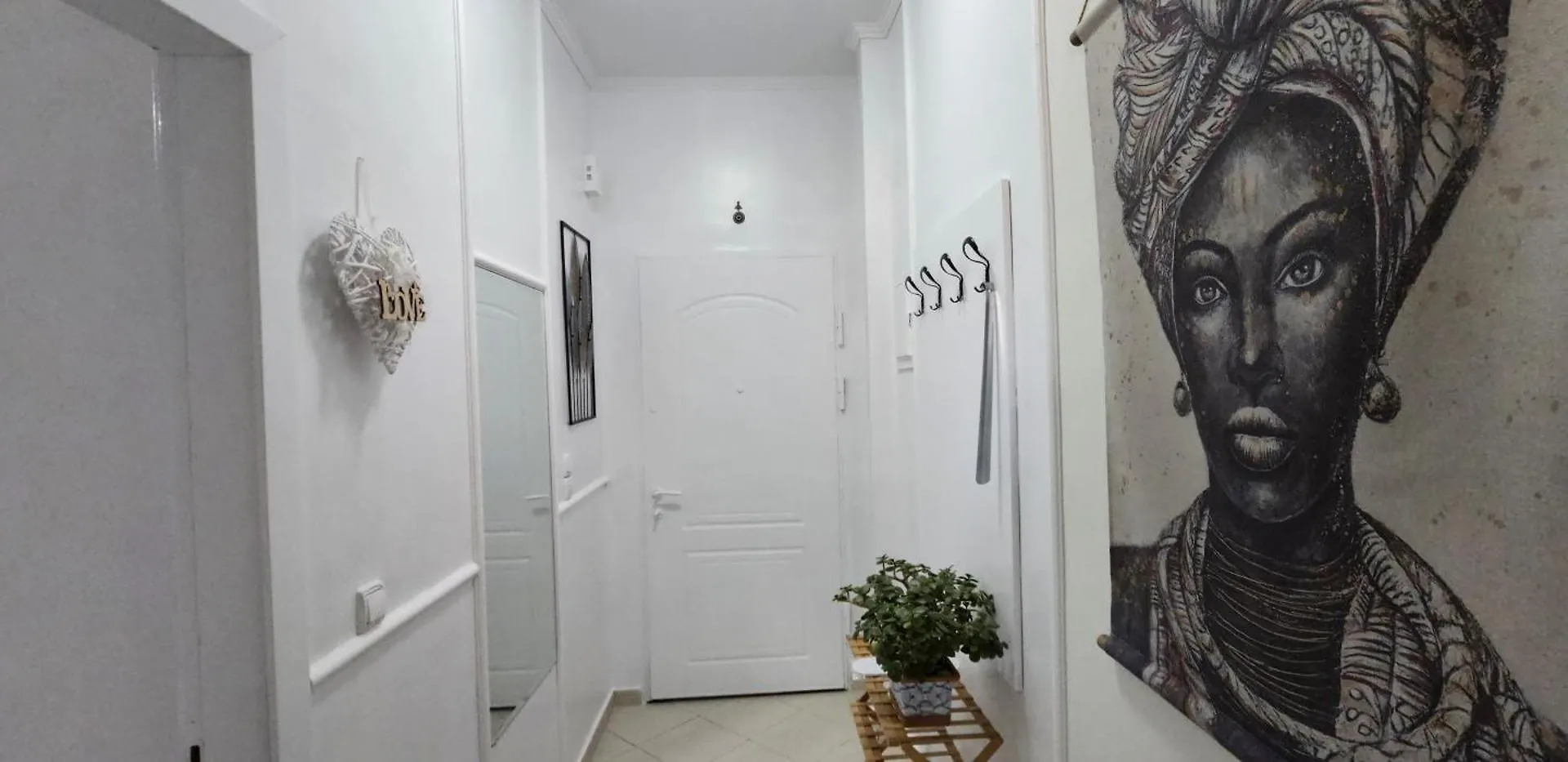 African Sea View Apartment Sarandë